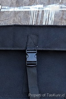 Tali pengikat flap tas kurir motor, detail saddle bag